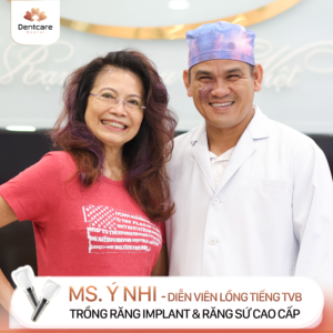 Nụ cười rạng rỡ của khách hàng sau khi trồng răng Implant toàn hàm tại DentCare